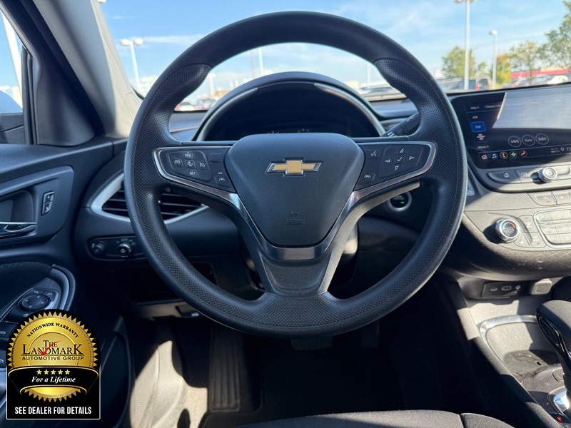 Chevrolet Malibu Vehicle Full-screen Gallery Image 17