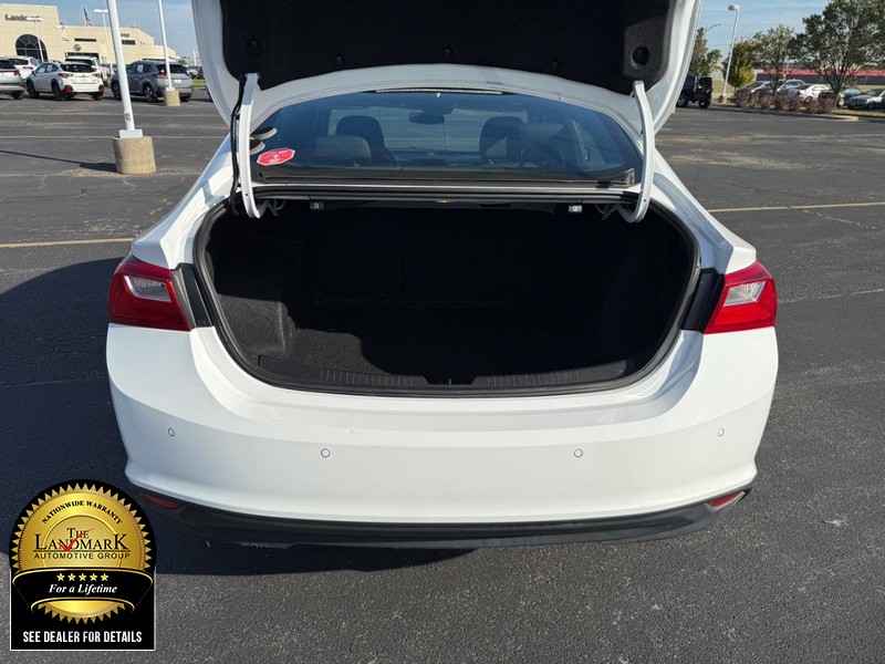 Chevrolet Malibu Vehicle Full-screen Gallery Image 19