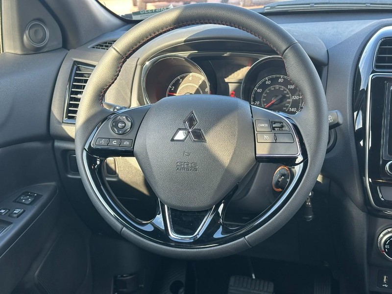 Mitsubishi Outlander Sport Vehicle Full-screen Gallery Image 6