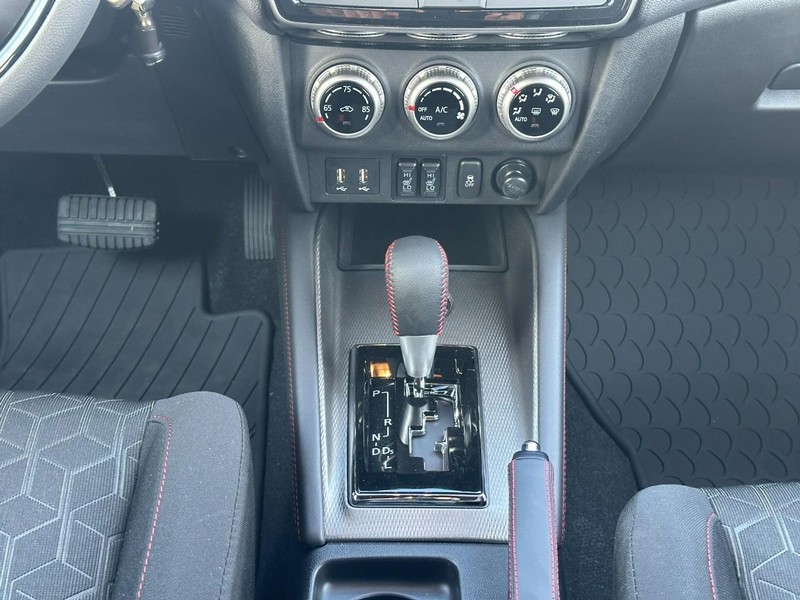 Mitsubishi Outlander Sport Vehicle Full-screen Gallery Image 8