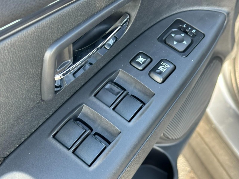 Mitsubishi Outlander Sport Vehicle Full-screen Gallery Image 9