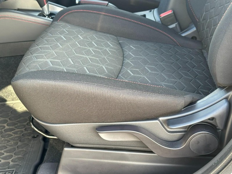 Mitsubishi Outlander Sport Vehicle Full-screen Gallery Image 10