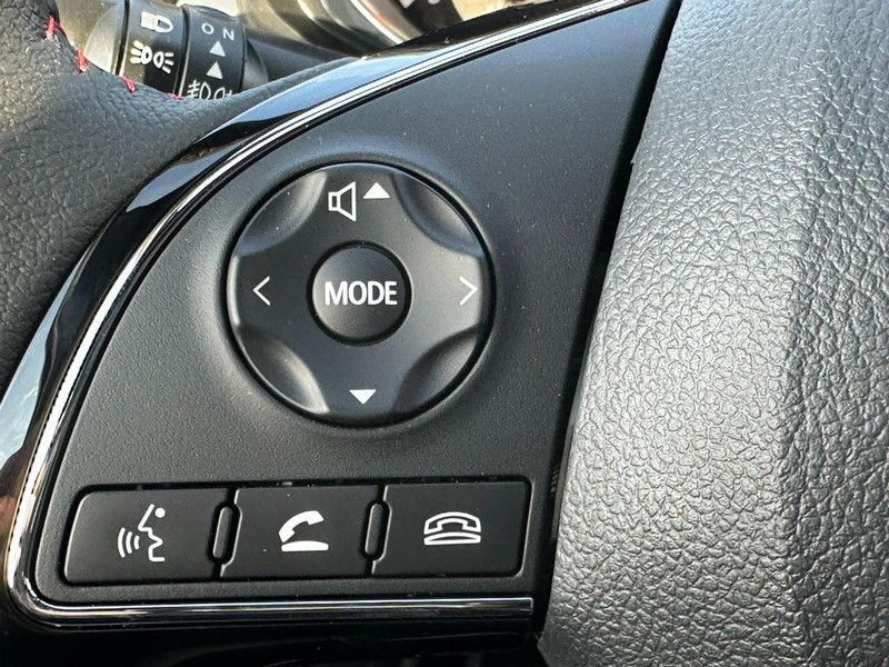 Mitsubishi Outlander Sport Vehicle Full-screen Gallery Image 11