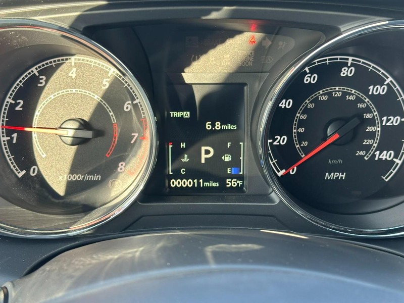 Mitsubishi Outlander Sport Vehicle Full-screen Gallery Image 13