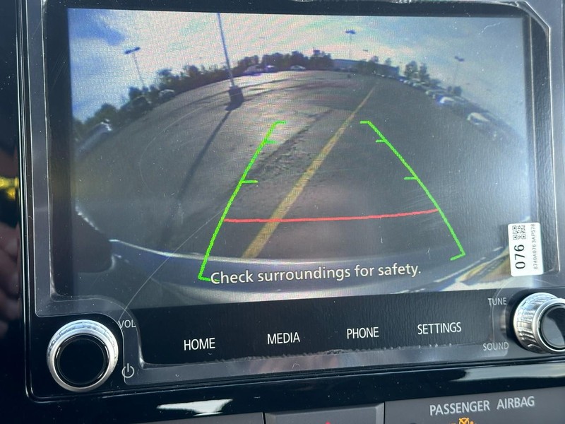 Mitsubishi Outlander Sport Vehicle Full-screen Gallery Image 15