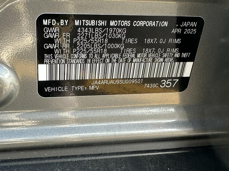 Mitsubishi Outlander Sport Vehicle Full-screen Gallery Image 16