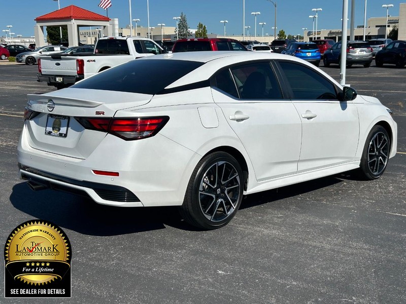 Nissan Sentra Vehicle Full-screen Gallery Image 3