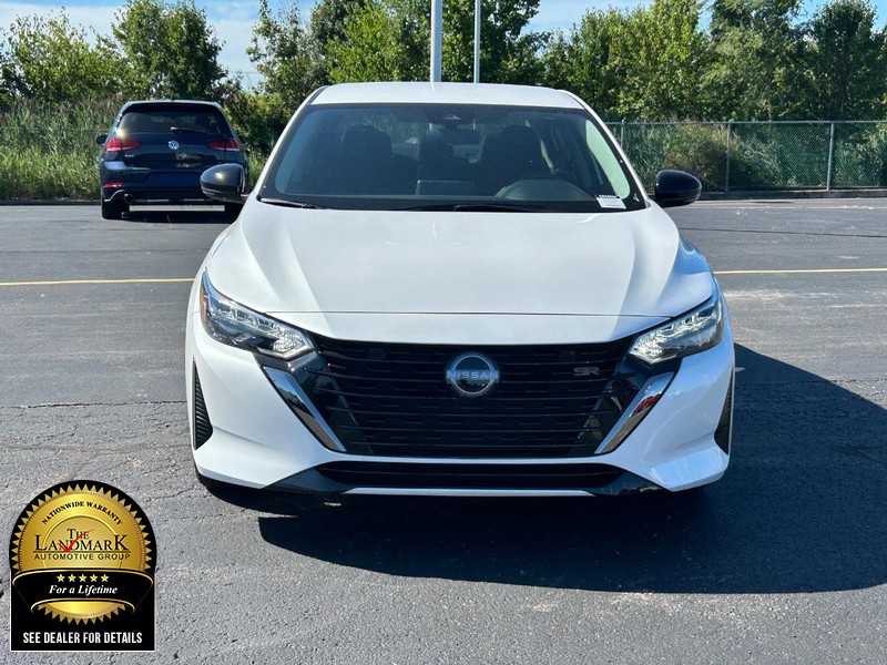 Nissan Sentra Vehicle Full-screen Gallery Image 4