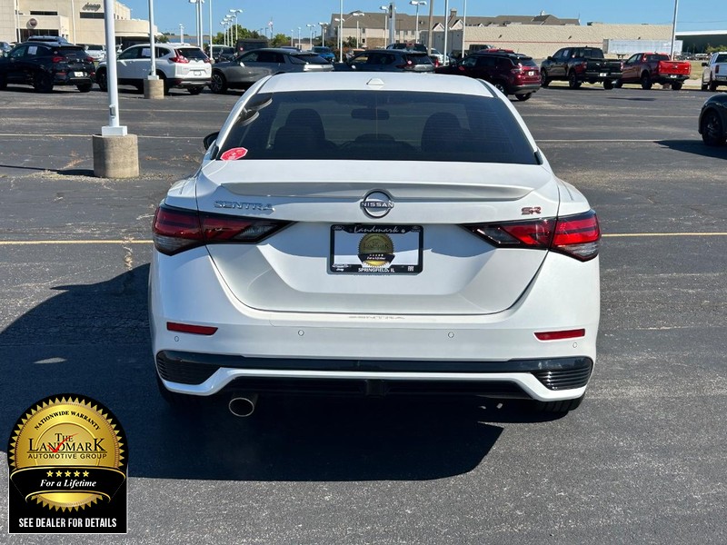 Nissan Sentra Vehicle Full-screen Gallery Image 7