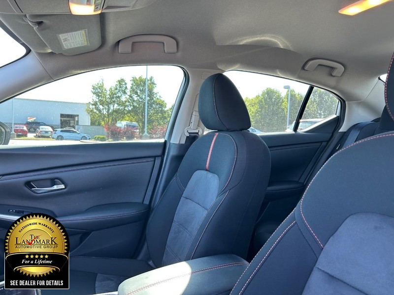 Nissan Sentra Vehicle Full-screen Gallery Image 9