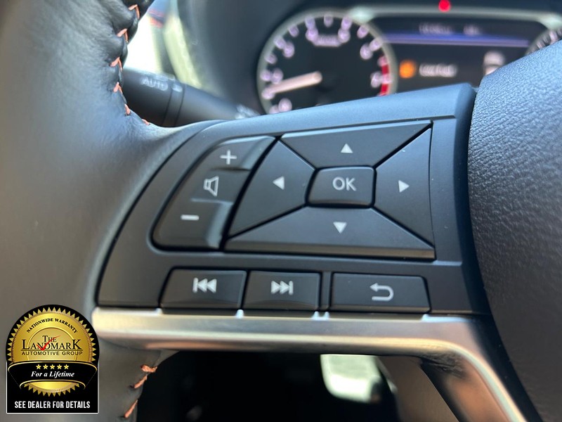 Nissan Sentra Vehicle Full-screen Gallery Image 10