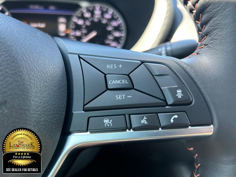 Nissan Sentra Vehicle Full-screen Gallery Image 11