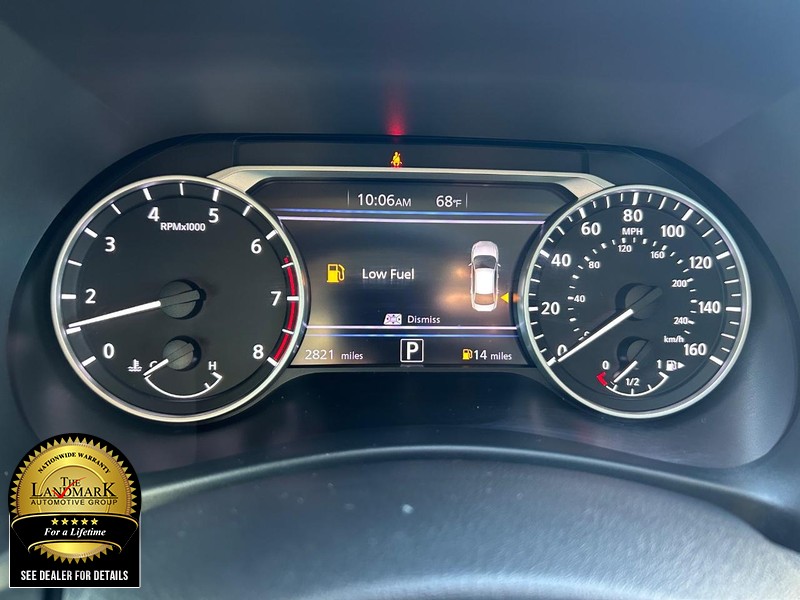 Nissan Sentra Vehicle Full-screen Gallery Image 12