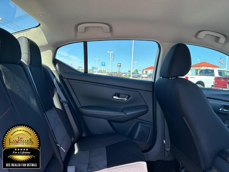 Nissan Sentra Vehicle Full-screen Gallery Image 15