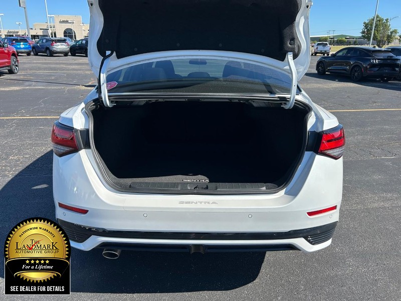 Nissan Sentra Vehicle Full-screen Gallery Image 19