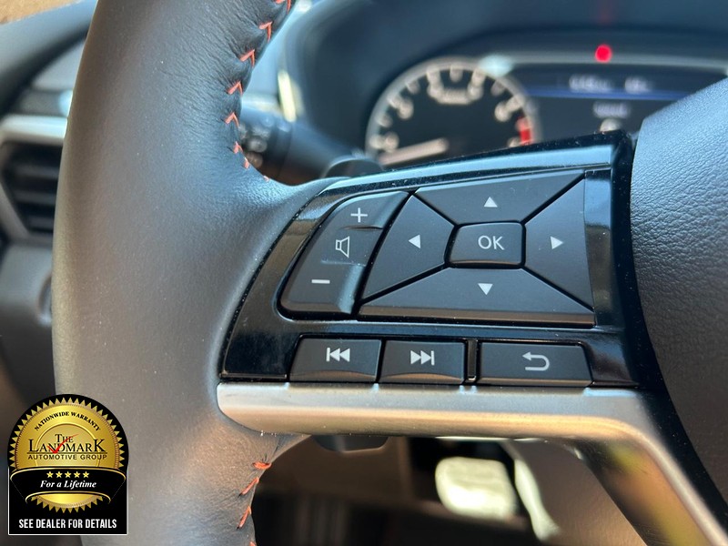 Nissan Altima Vehicle Full-screen Gallery Image 10