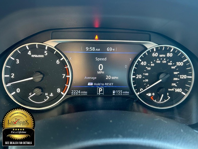 Nissan Altima Vehicle Full-screen Gallery Image 12