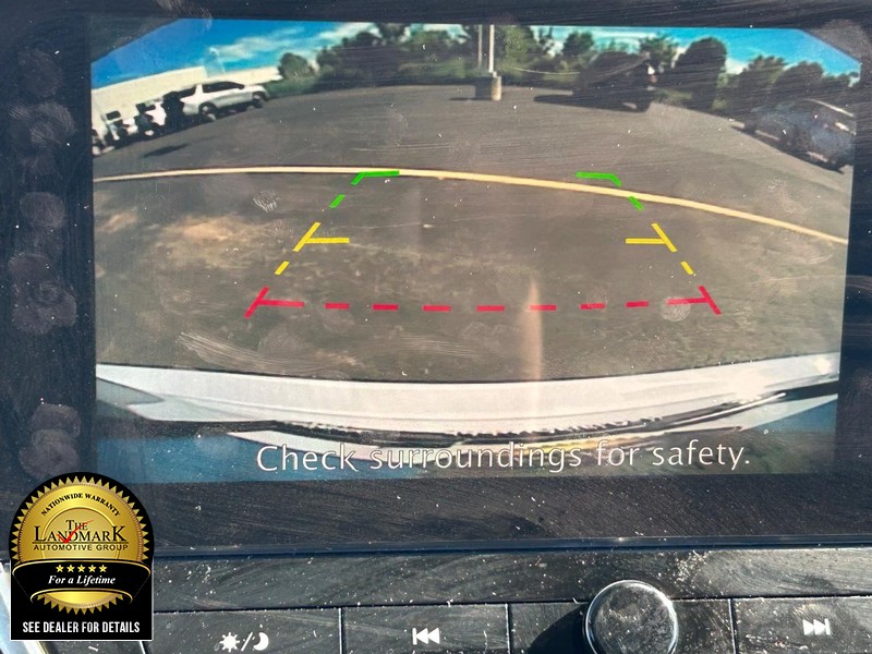 Nissan Altima Vehicle Full-screen Gallery Image 13