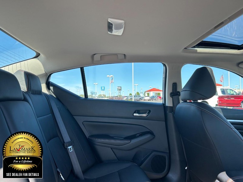 Nissan Altima Vehicle Full-screen Gallery Image 16