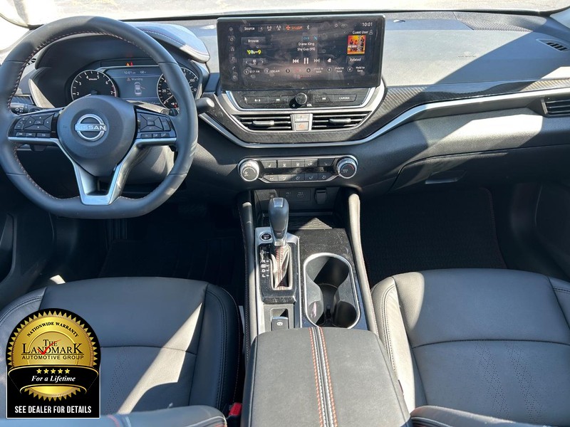 Nissan Altima Vehicle Full-screen Gallery Image 17