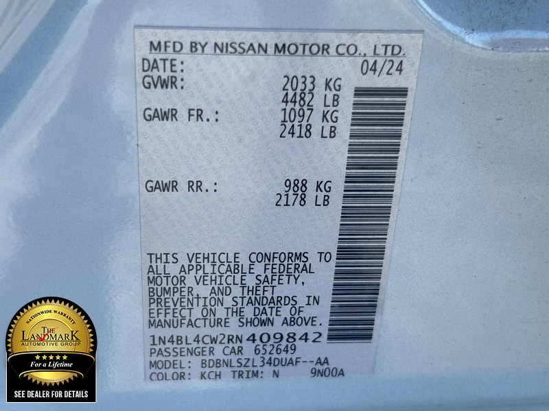 Nissan Altima Vehicle Full-screen Gallery Image 22