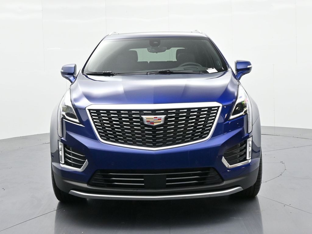 Cadillac XT5 Vehicle Full-screen Gallery Image 3