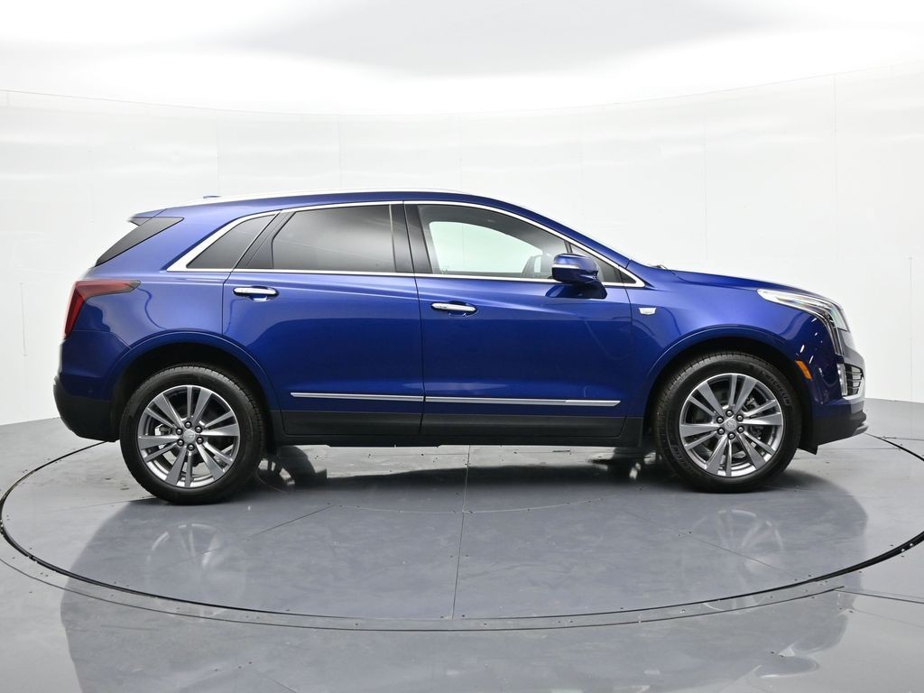 Cadillac XT5 Vehicle Full-screen Gallery Image 5