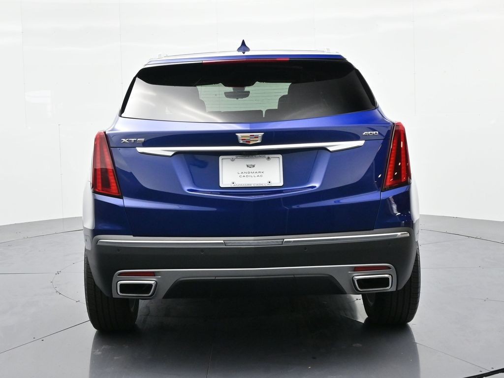 Cadillac XT5 Vehicle Full-screen Gallery Image 7