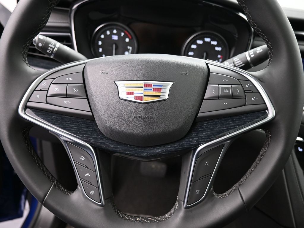 Cadillac XT5 Vehicle Full-screen Gallery Image 15
