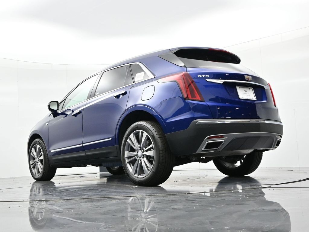 Cadillac XT5 Vehicle Full-screen Gallery Image 20