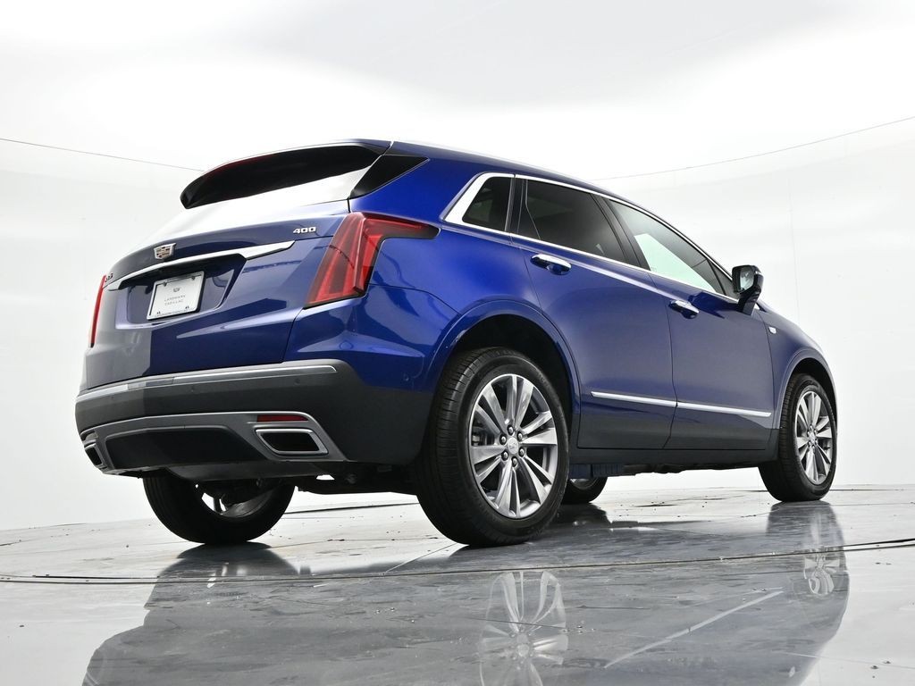 Cadillac XT5 Vehicle Full-screen Gallery Image 22