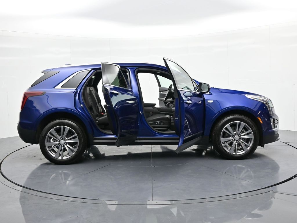 Cadillac XT5 Vehicle Full-screen Gallery Image 24