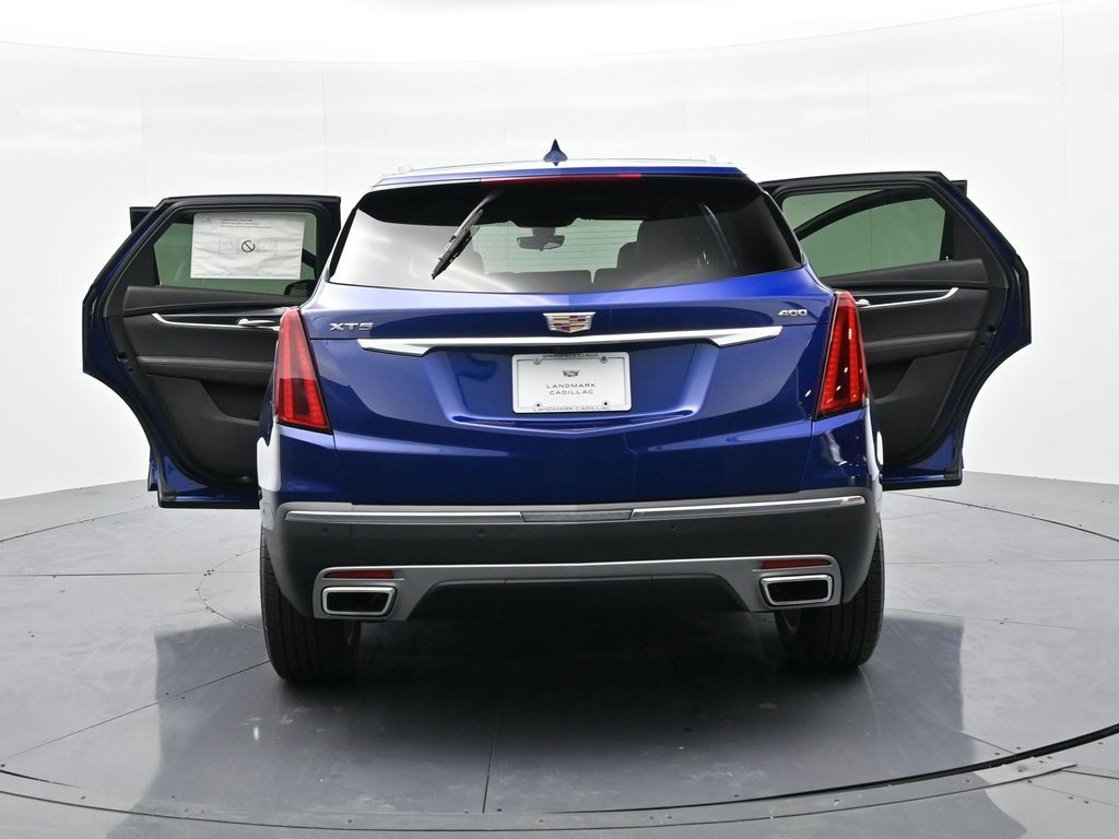 Cadillac XT5 Vehicle Full-screen Gallery Image 27