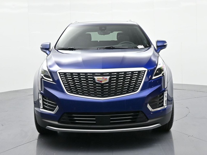 Cadillac XT5 Vehicle Full-screen Gallery Image 3