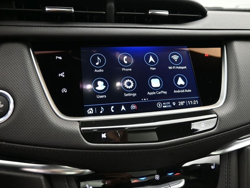 Cadillac XT5 Vehicle Full-screen Gallery Image 12
