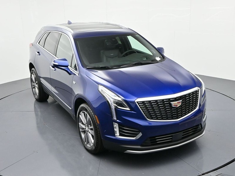 Cadillac XT5 Vehicle Full-screen Gallery Image 16