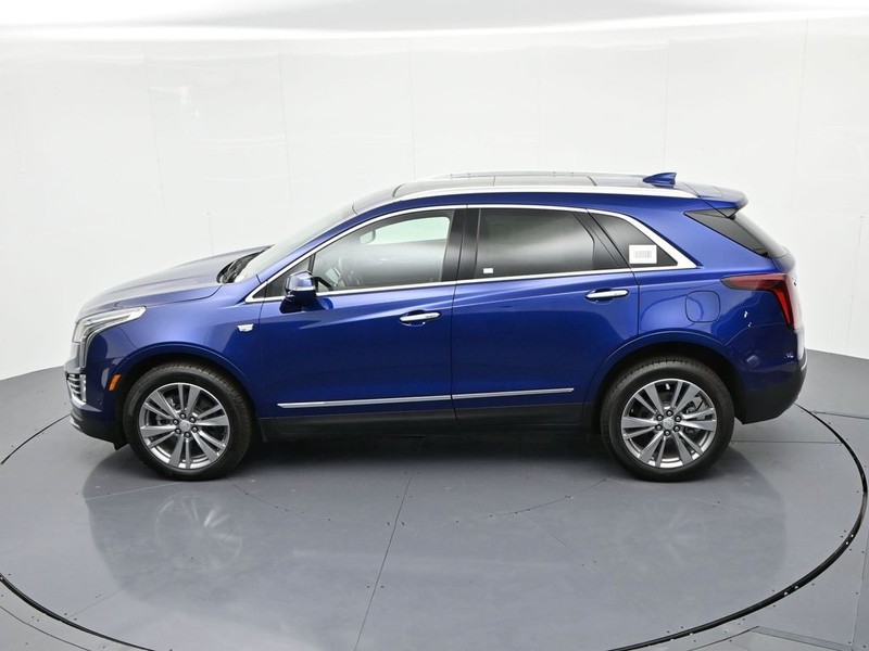 Cadillac XT5 Vehicle Full-screen Gallery Image 19