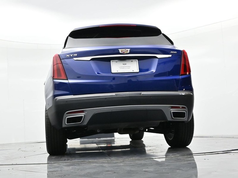 Cadillac XT5 Vehicle Full-screen Gallery Image 21