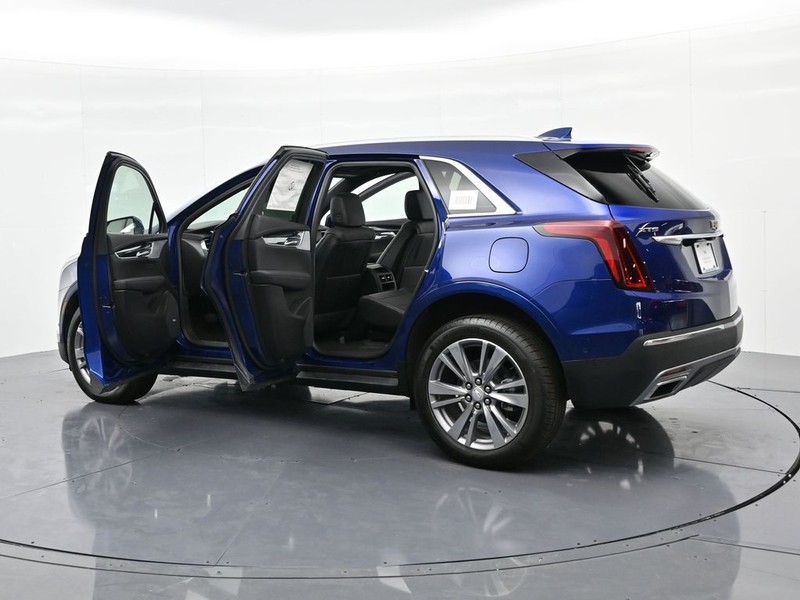 Cadillac XT5 Vehicle Full-screen Gallery Image 25