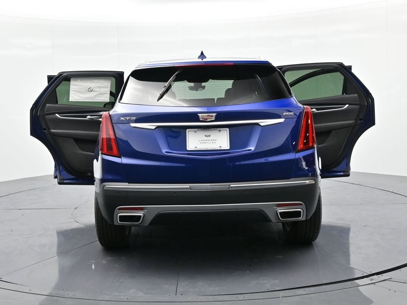 Cadillac XT5 Vehicle Full-screen Gallery Image 27