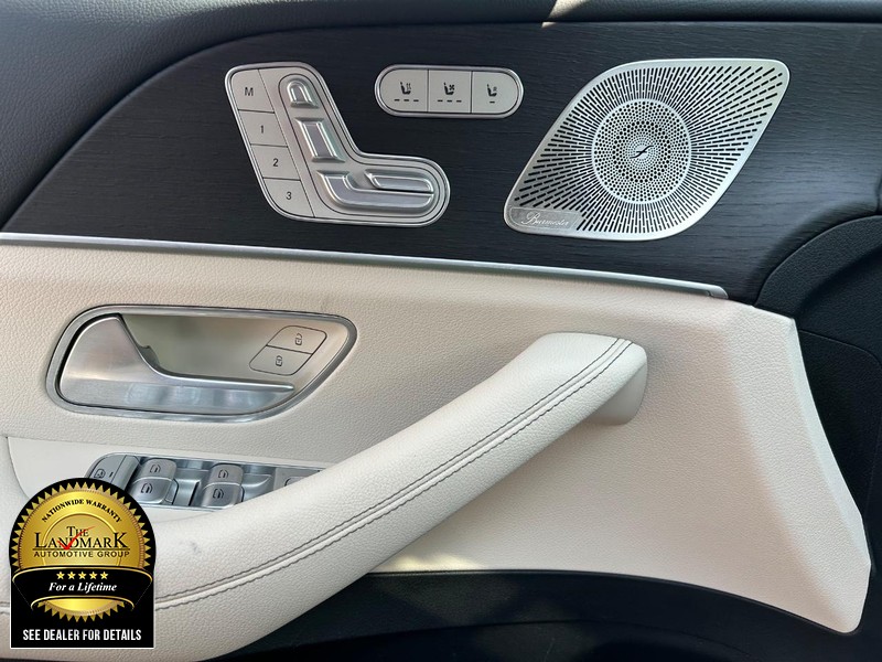 Mercedes-Benz GLS Vehicle Full-screen Gallery Image 8