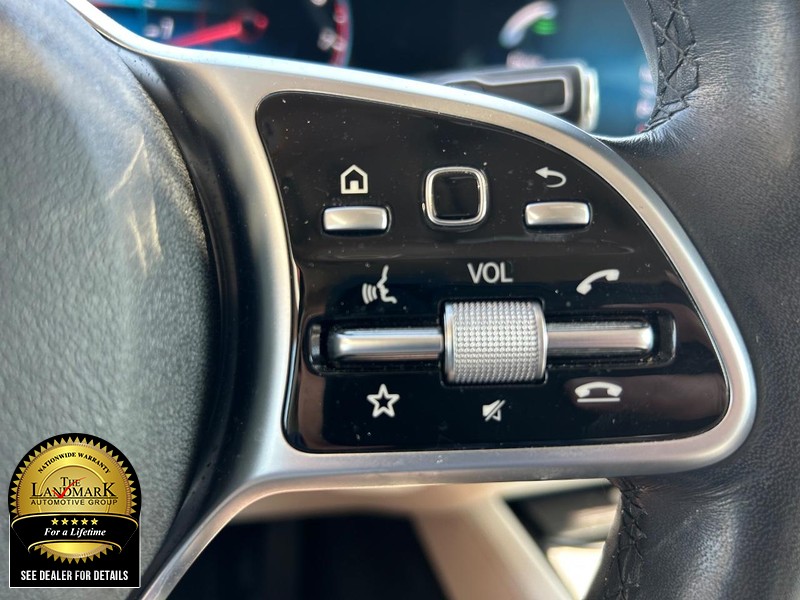 Mercedes-Benz GLS Vehicle Full-screen Gallery Image 11