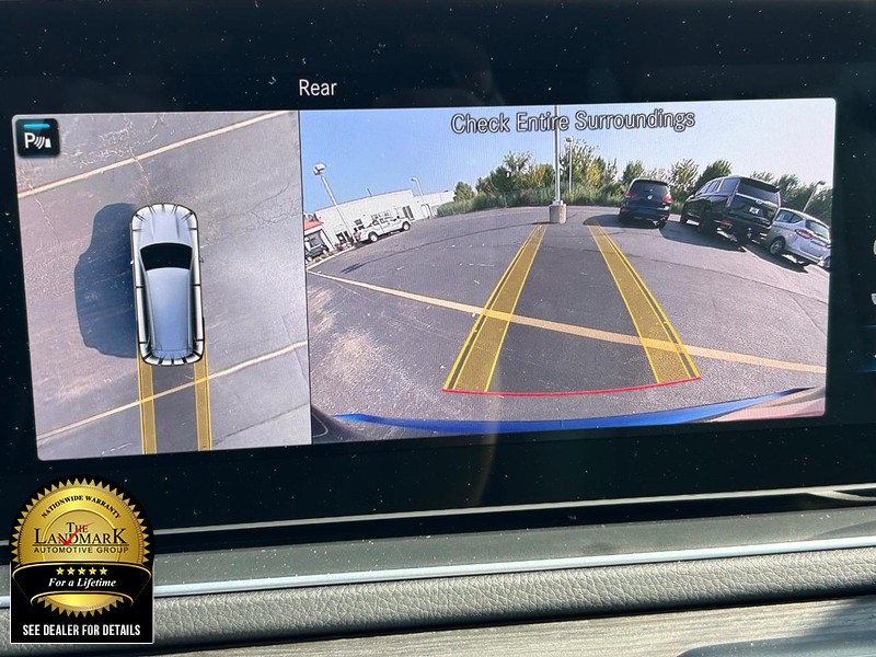 Mercedes-Benz GLS Vehicle Full-screen Gallery Image 13