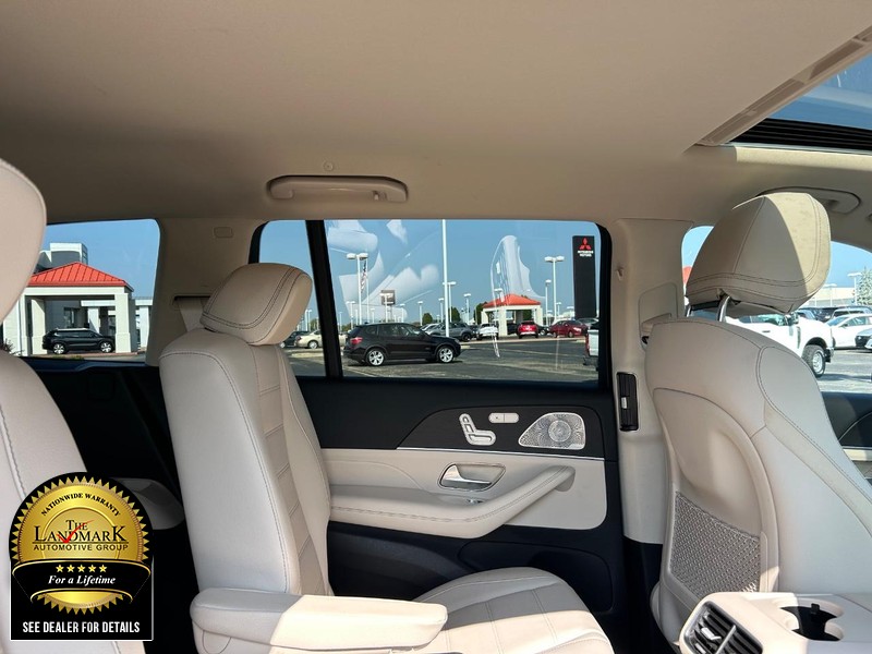 Mercedes-Benz GLS Vehicle Full-screen Gallery Image 16