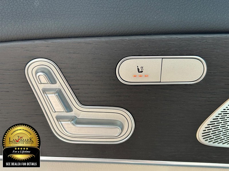 Mercedes-Benz GLS Vehicle Full-screen Gallery Image 17