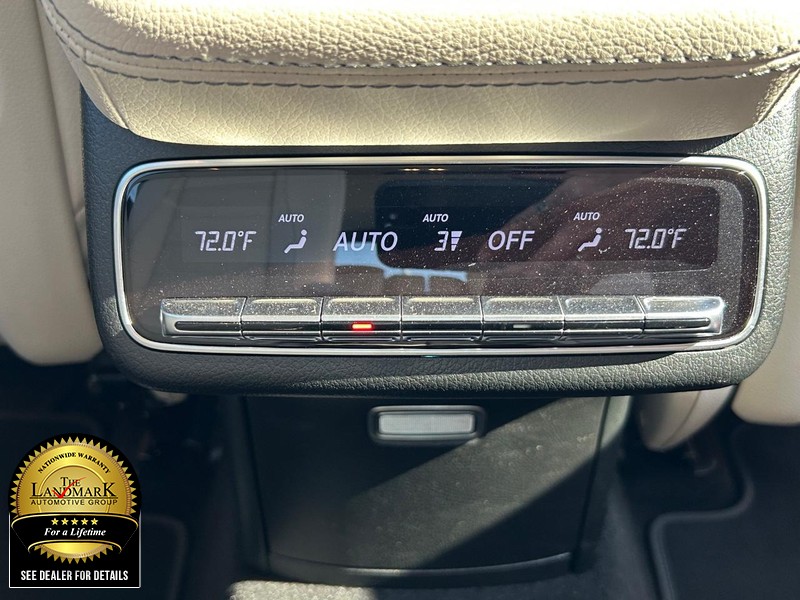 Mercedes-Benz GLS Vehicle Full-screen Gallery Image 18