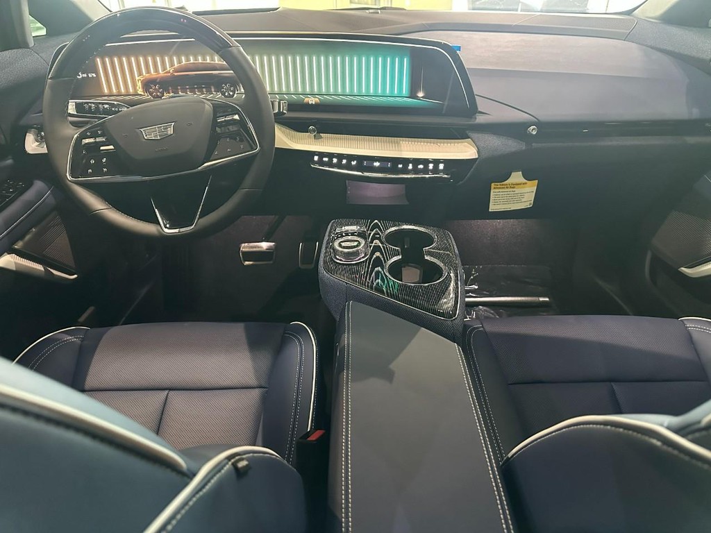 Cadillac OPTIQ Vehicle Full-screen Gallery Image 5