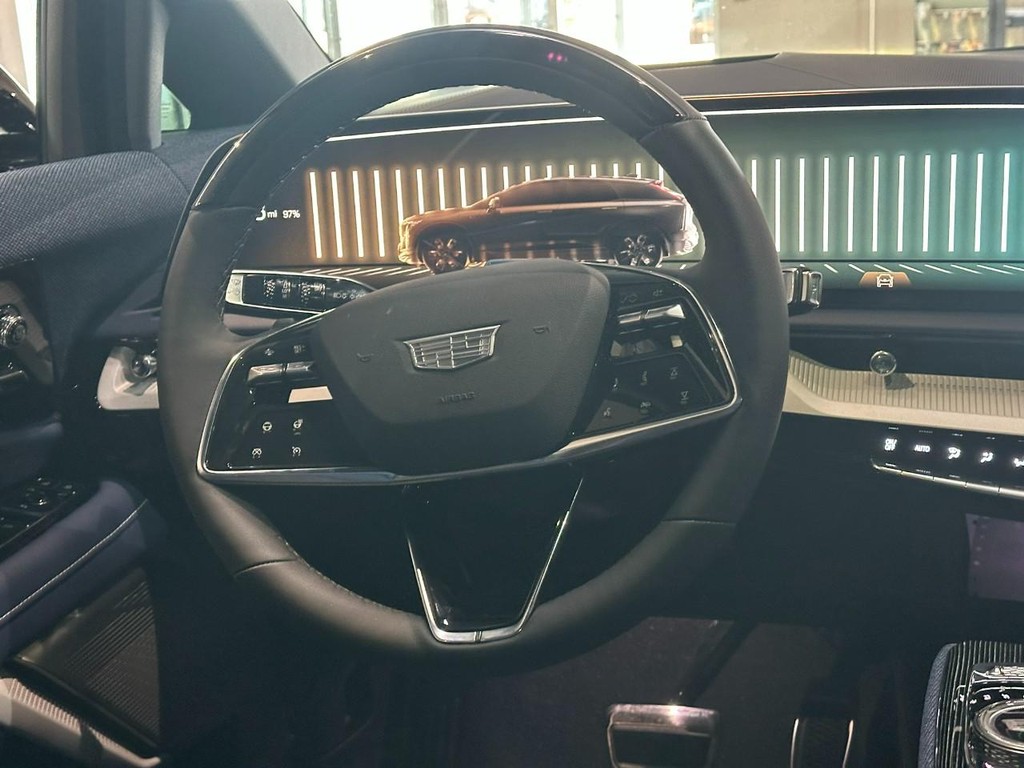 Cadillac OPTIQ Vehicle Full-screen Gallery Image 6