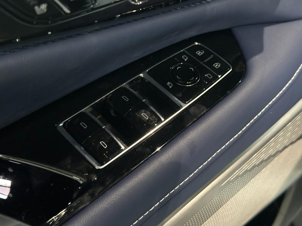 Cadillac OPTIQ Vehicle Full-screen Gallery Image 8