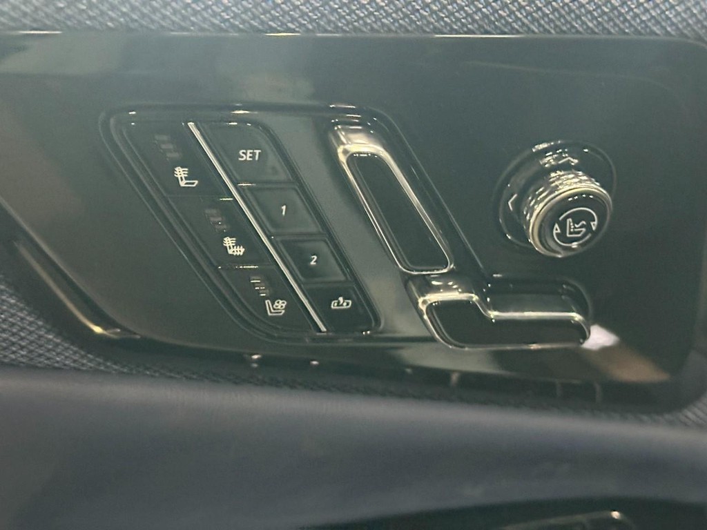 Cadillac OPTIQ Vehicle Full-screen Gallery Image 9